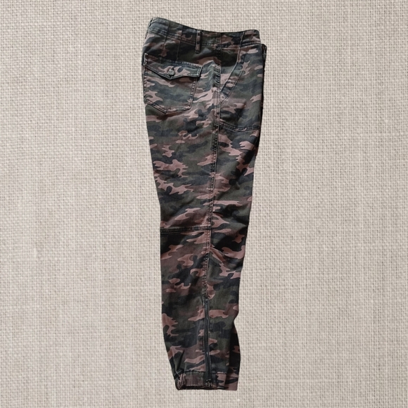 White House Black Market Green Camoflouge Utility Slim Ankle Jogger Pants Size 8 - Picture 2 of 12